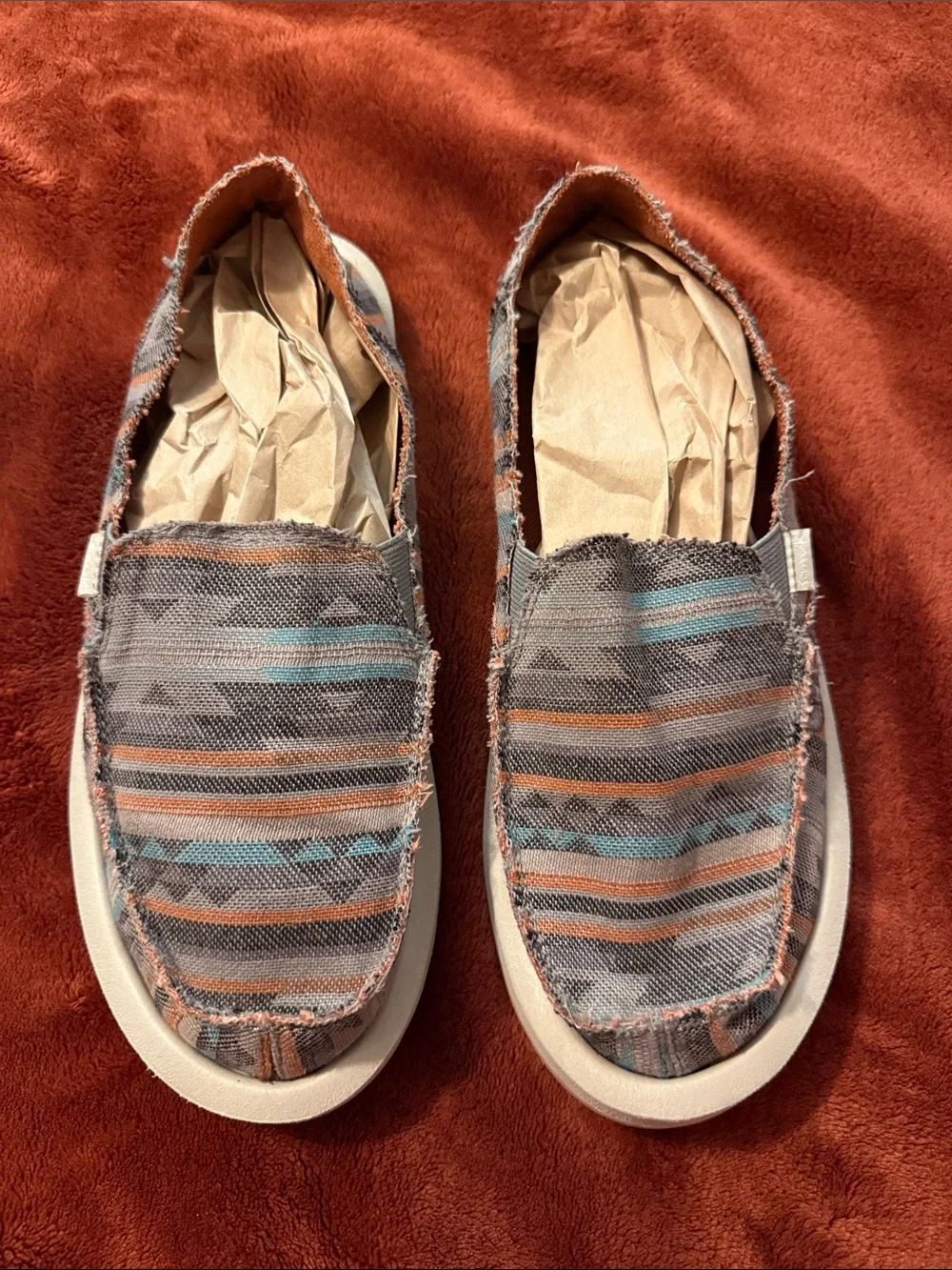 Sanuk de Mujer  Striped Slip-On Canvas Shoes in Gray & Teal